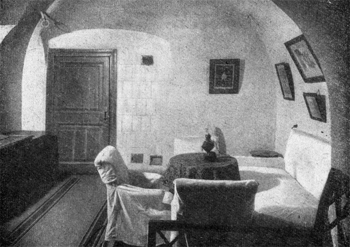 'Комната под сводами'. В этой комнате Л. Толстой работал над романом 'Война и мир'