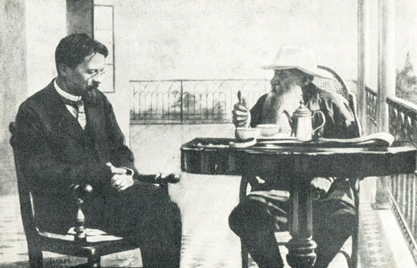 Л. Н. Толстой и А. П. Чехов. Гаспра, 1901 г. Фотография П. А. Сергеенко