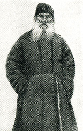 Л. Н. Толстой в крестьянской одежде