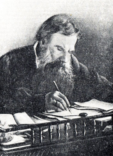 Л. Н. Толстой за письменным столом