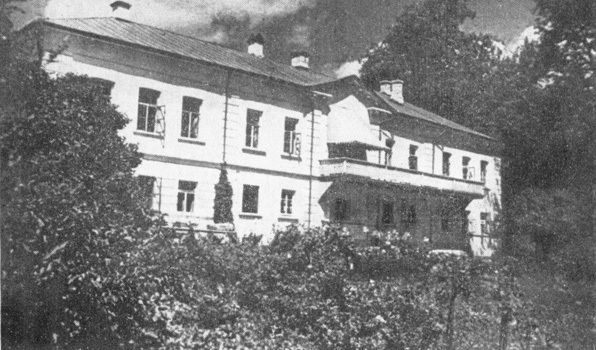Дом Л. Н. Толстого в Ясной Поляне со стороны сада